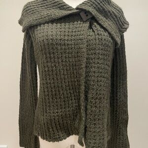 Elegant Off-the-Shoulder Knit Sweater in Olive